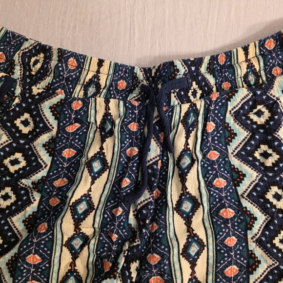 Patterned Shorts - Size Small - Picture 2 of 3